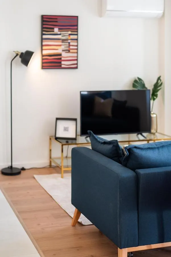 Pardal 15 - Boutique 2 Bed Apartment With Free Parking Nearby Lisbon