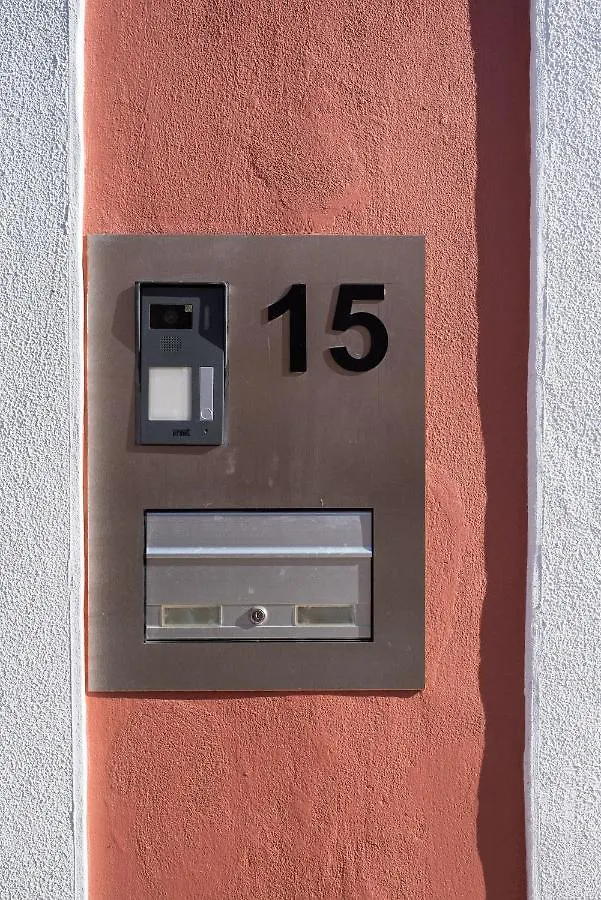 Pardal 15 - Boutique 2 Bed Apartment With Free Parking Nearby Lisbon Portugal